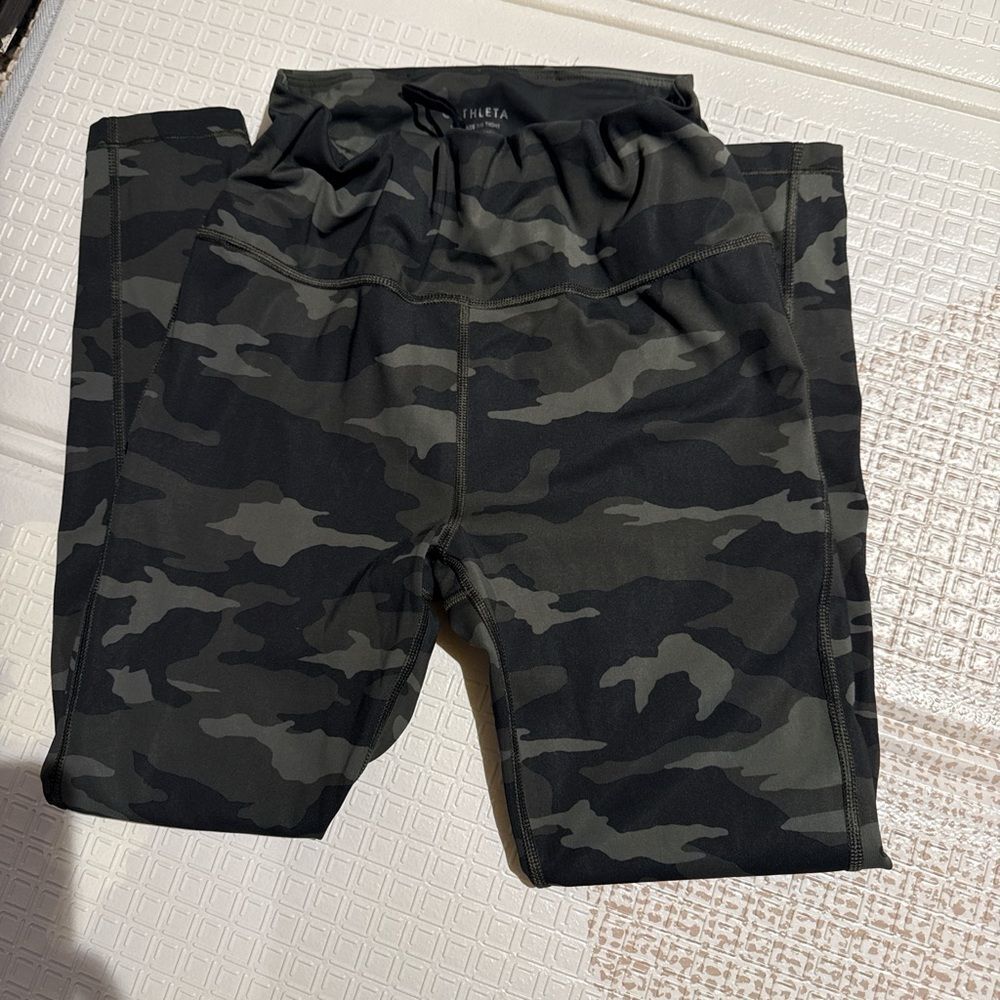 Athleta Black Camo Leggings 162